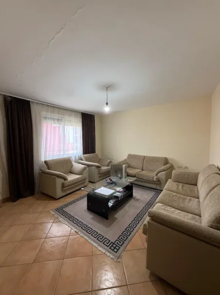 Tirane, jepet me qera apartament 1+1 Kati 4, 500 € (LAPRAKE)