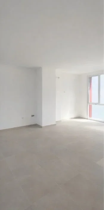 Tirane, jepet me qera zyre Kati 5, 140 m² 900 € (Rruga e dibres)