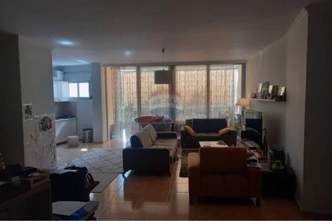 Tirane, shitet 3+1 , 151 m² (Rruga Peti)