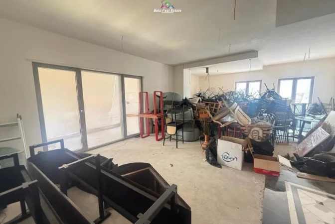 Tirane, jepet me qera zyre Kati 3, 250 m² 2.500 € (Rruga e Kavajes)