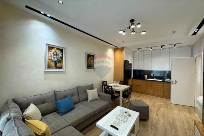 Tirane, jepet me qera 2+1 , 77 m² 650 € (Kompleksi Kontakt)