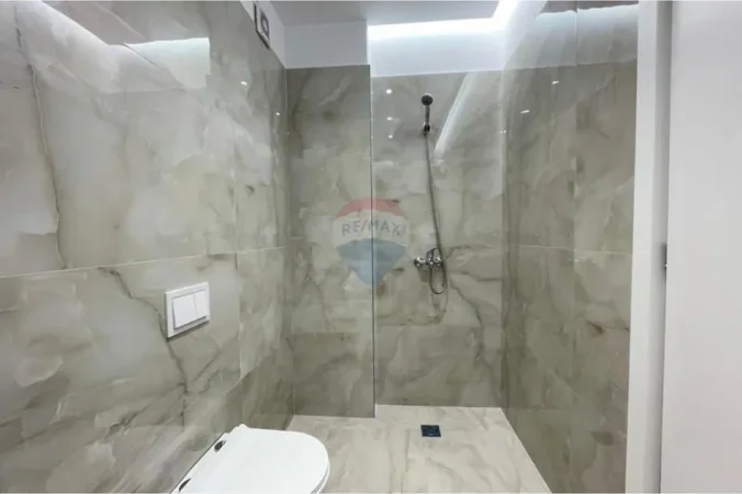 Tirane, jepet me qera 1+1 , 950 m² 75 € (Rruga Mine Peza)