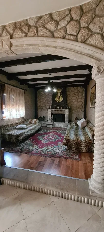 Tirane, jepet me qera Vile , 420 m² 4.000 € (MYSLYM SHYRI)