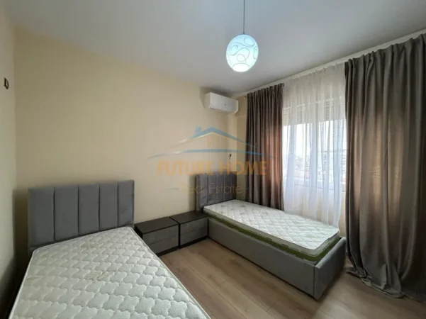 Tirane, jepet me qera apartament 1+1+Ballkon Kati 5, 61 m² 670 € (Rruga e Kavajes)