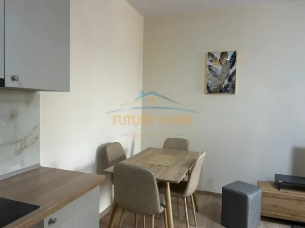 Tirane, jepet me qera apartament 1+1+Ballkon Kati 5, 61 m² 670 € (Rruga e Kavajes)