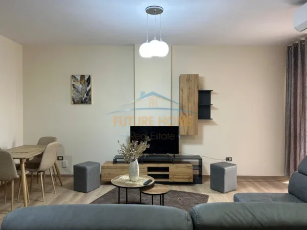 Tirane, jepet me qera apartament 1+1+Ballkon Kati 5, 61 m² 670 € (Rruga e Kavajes)