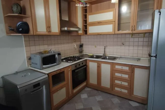 Tirane, jepet me qera apartament 1+1+Ballkon Kati 10, 70 m² 630 € (shkolla e baletit)