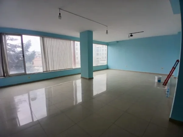 Tirane, shitet ambjent biznesi Kati 1, 87 m² 145.000 € (Rruga 3 deshmoret)