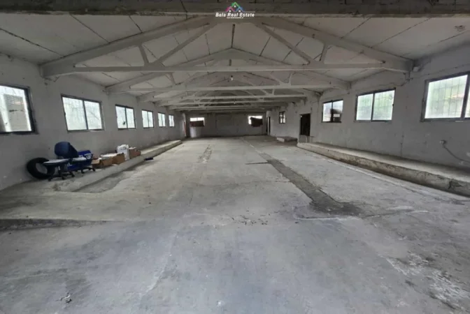 Tirane, jepet me qera magazine Kati 0, 600 m² 1.000 € (kombinat)