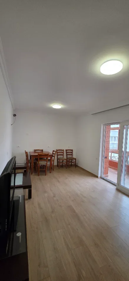 Tirane, jepet me qera ambjent biznesi Kati 2, 100 m² 1.200 € (Ushtari i panjohur)