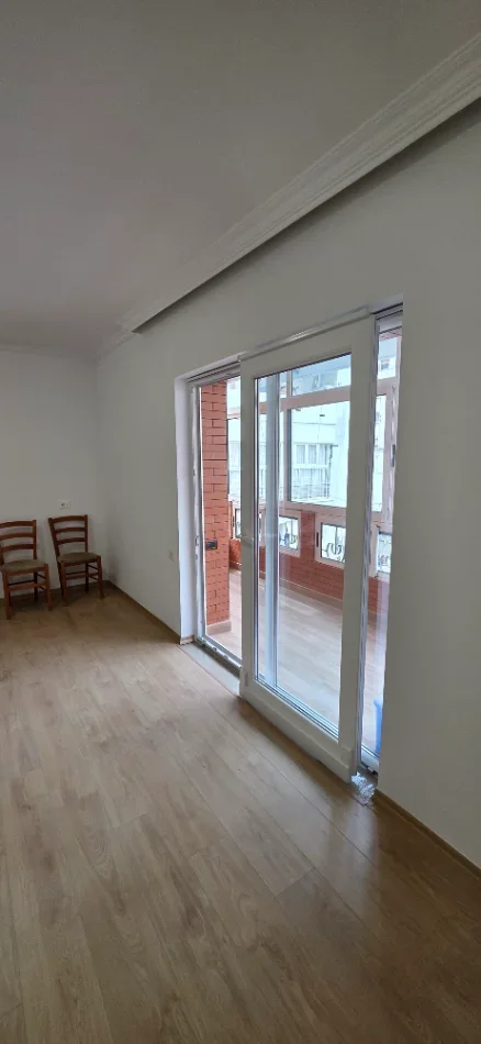 Tirane, jepet me qera ambjent biznesi Kati 2, 100 m² 1.200 € (Ushtari i panjohur)