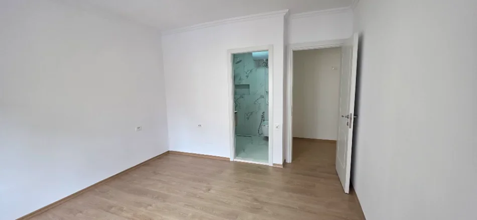Tirane, jepet me qera ambjent biznesi Kati 2, 100 m² 1.200 € (Ushtari i panjohur)