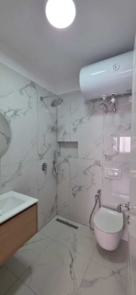 Tirane, jepet me qera ambjent biznesi Kati 2, 100 m² 1.200 € (Ushtari i panjohur)