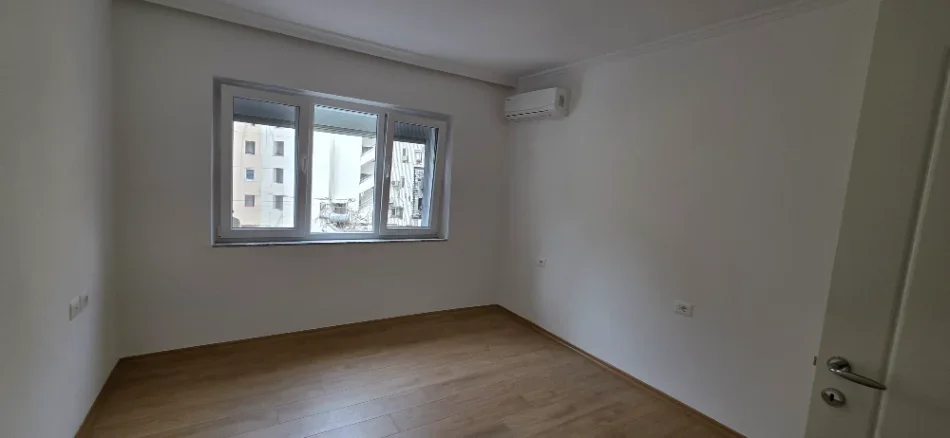 Tirane, jepet me qera ambjent biznesi Kati 2, 100 m² 1.200 € (Ushtari i panjohur)