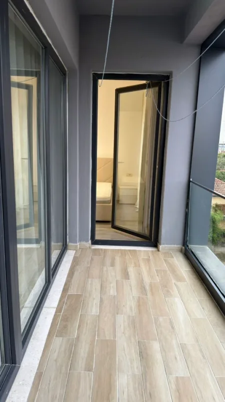 Tirane, jepet me qera apartament 2+1+Ballkon Kati 3, 78 m² 700 € 