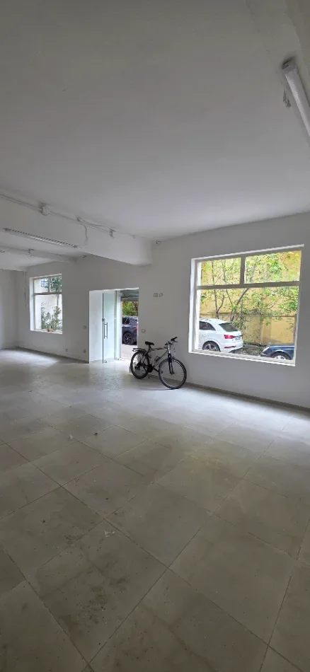 Tirane, jepet me qera ambjent biznesi , 100 m² 1.500 € (Tregu Elektrik)
