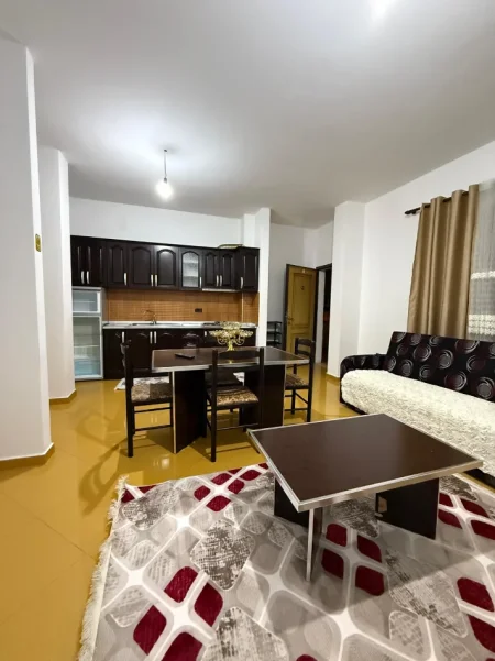 Tirane, jepet me qera shtepi 1+1+Ballkon Kati 3, 70 m² 450 € (21 Dhjetori pas Inxh se Ndertimit)