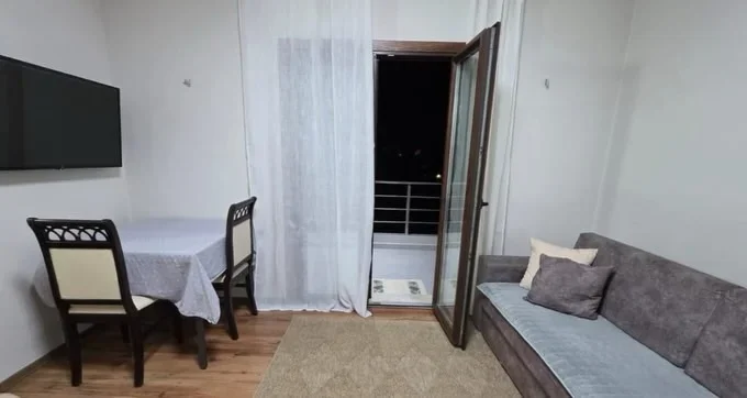 Tirane, jepet me qera shtepi 1+1+Ballkon Kati 3, 70 m² 450 € (Sauk, Ambasada e Kuvajtit)