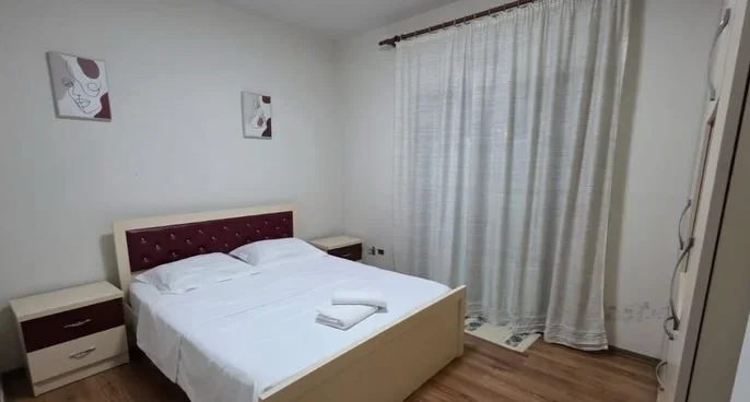 Tirane, jepet me qera shtepi 1+1+Ballkon Kati 3, 70 m² 450 € (Sauk, Ambasada e Kuvajtit)