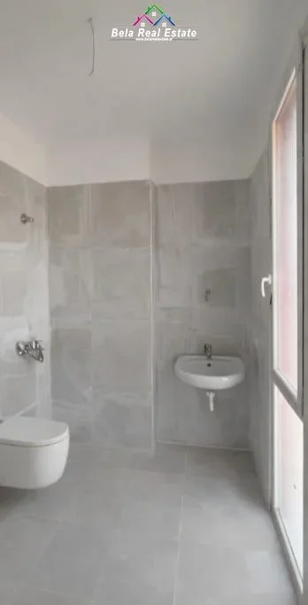 Tirane, jepet me qera zyre Kati 5, 148 m² 900 € (rruga e dibres)