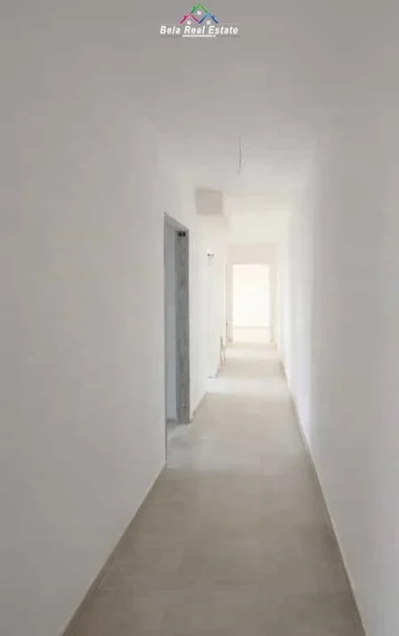 Tirane, jepet me qera zyre Kati 5, 148 m² 900 € (rruga e dibres)