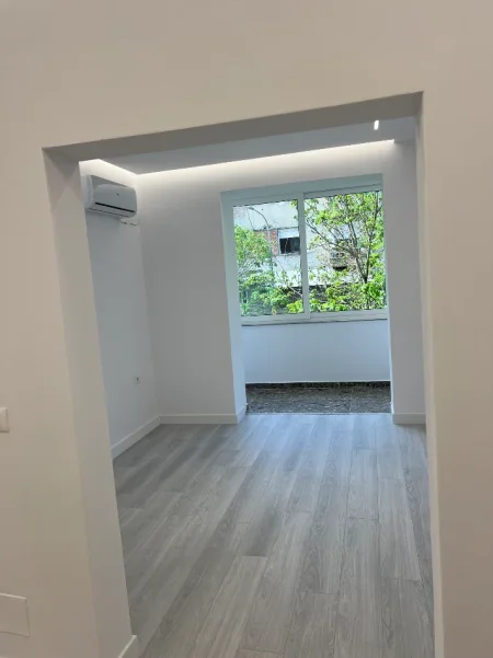Tirane, jepet me qera Kati 1, 90 m²