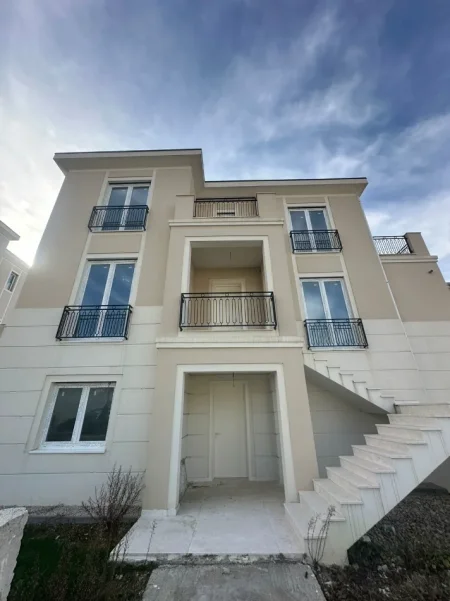 Tirane, shitet Vile 3+1 Kati 3, 515 m² 1.400.000 € (COLLINA VERDE)