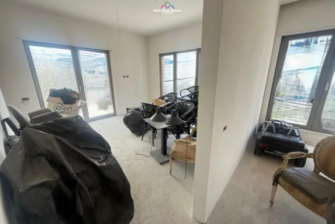 Tirane, jepet me qera zyre Kati 3, 250 m² 2.500 € (delijorgji)