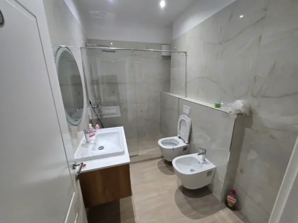 Tirane, jepet me qera 2+1 Kati 3, 104 m² 670 € (Rruga Kongresi i Manastirit)