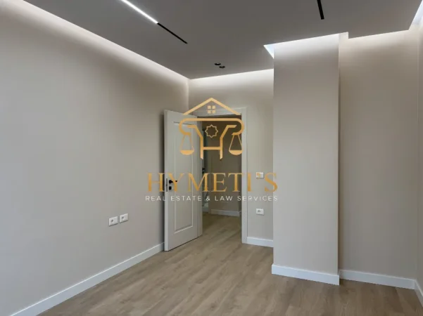 Tirane, jepet me qera ambjent biznesi Kati 2, 131 m² 26.000 € (perballe COIN, Tiranë)