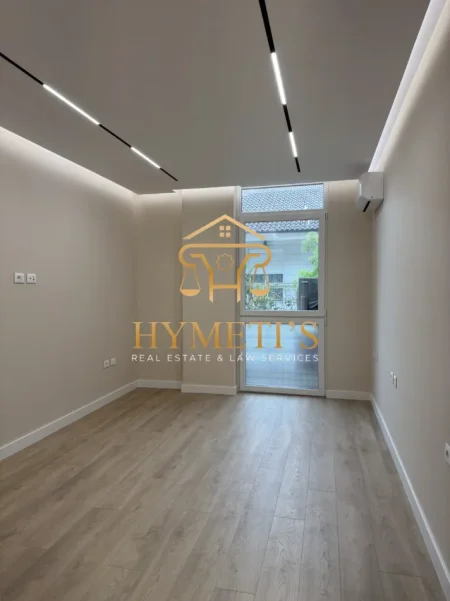 Tirane, jepet me qera ambjent biznesi Kati 2, 131 m² 26.000 € (perballe COIN, Tiranë)