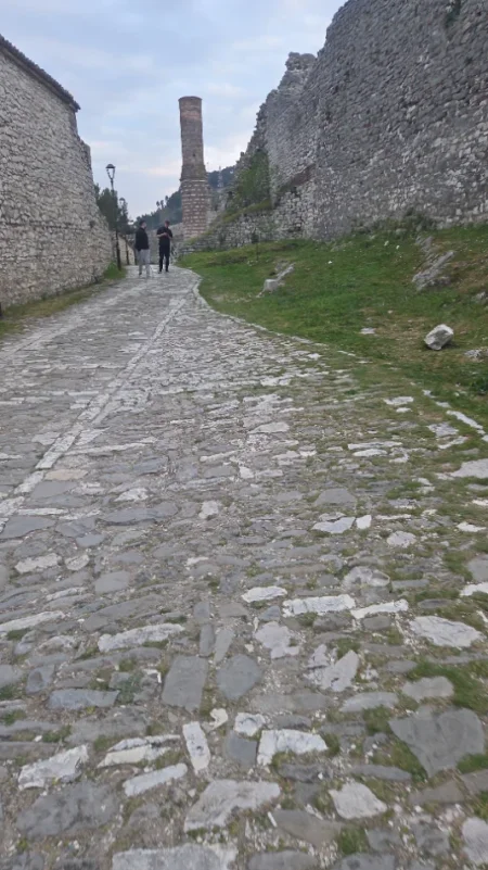 Agence locale francophone en Albanie – Voyages sur mesure avec Les Chemins d’Albanie