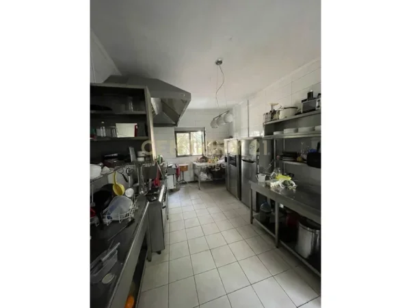 Tirane, jepet me qera ambjent biznesi Kati 0, 320 m² 2.300 € (Shkoze)