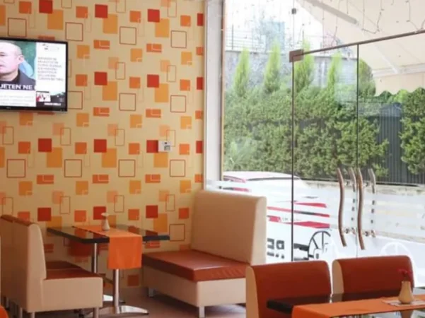 Tirane, jepet me qera ambjent biznesi Kati 0, 97 m² 700 € (Kodra e Diellit)