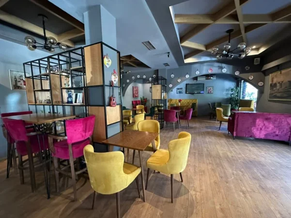 Tirane, jepet me qera lokal , 233 m² 1.900 € (Selite)