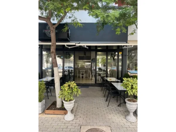 Tirane, jepet me qera lokal Kati 0, 56 m² 700 € (Yzberish)