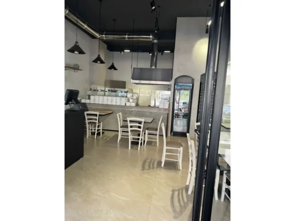 Tirane, jepet me qera lokal Kati 0, 56 m² 700 € (Yzberish)