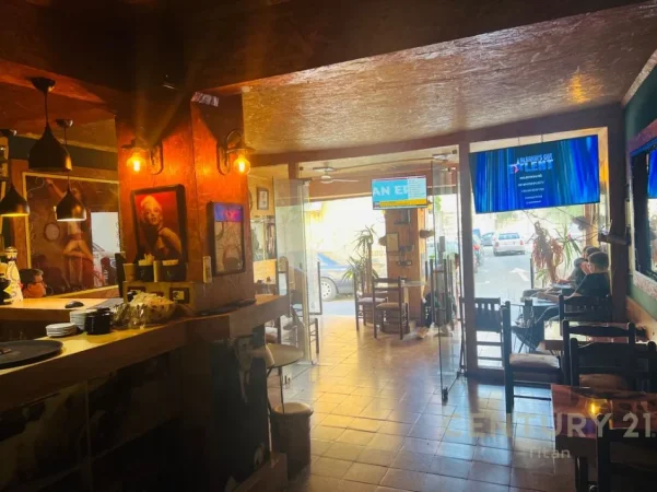 Tirane, jepet me qera bar-kafe Kati 0, 50 m² 800 € (21 Dhjetori)