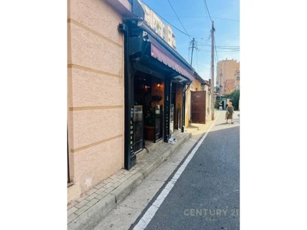 Tirane, jepet me qera bar-kafe Kati 0, 50 m² 800 € (21 Dhjetori)