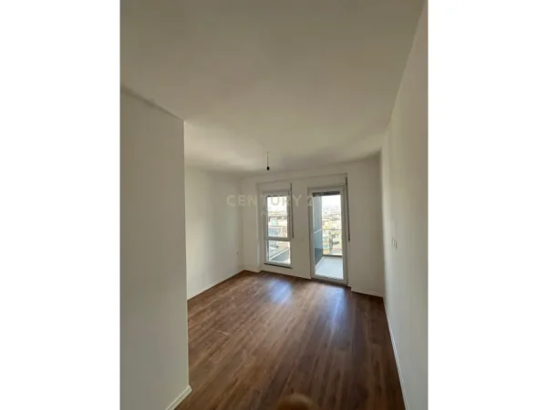 Tirane, shitet apartament 1+1+Ballkon Kati 5, 75 m² 142.900 € 