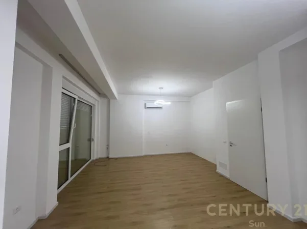 Tirane, jepet me qera Vile 2 Katshe Kati 2, 335 m² 1.300 € 