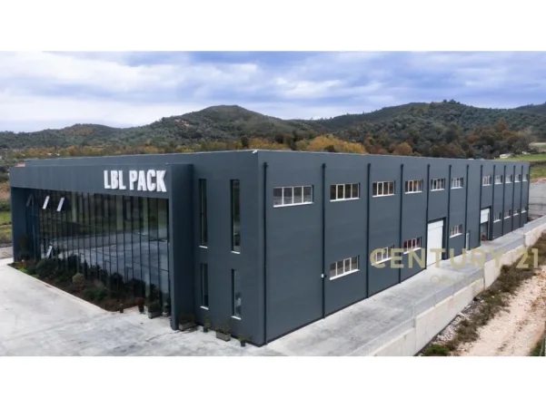 Tirane, jepet me qera magazine Kati 2, 2.690 m² 8.700 € 