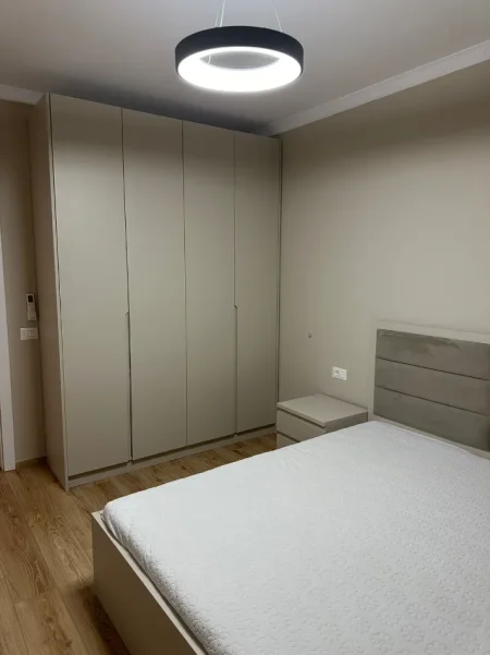 Tirane, jepet me qera apartament 1+1 Kati 9, 65 m² 400 € 