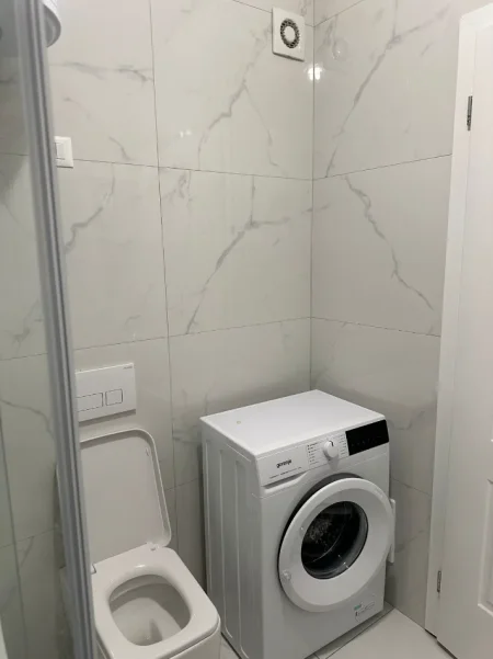 Tirane, jepet me qera apartament 1+1 Kati 9, 65 m² 400 € 