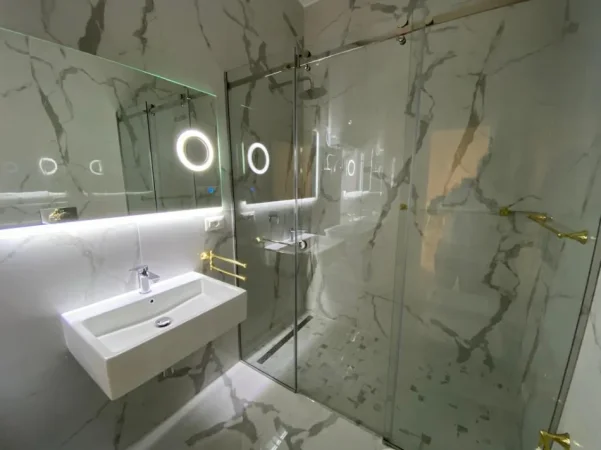 Tirane, jepet me qera apartament 1+1 Kati 2, 76 m² 1.000 € (TEG)