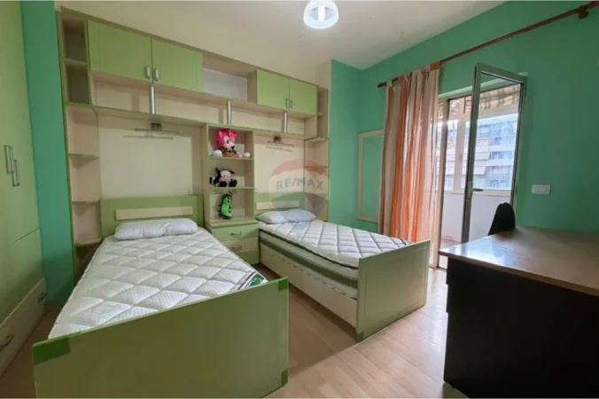 Tirane, jepet me qera apartament 2+1+Ballkon Kati 5, 120 m² 750 € (Rruga Dritan Hoxha, Zogu i Zi)