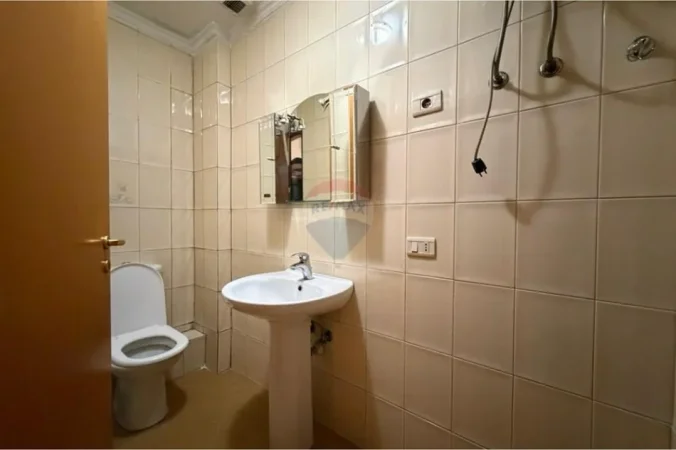 Tirane, jepet me qera apartament 2+1+Ballkon Kati 5, 120 m² 750 € (Rruga Dritan Hoxha, Zogu i Zi)