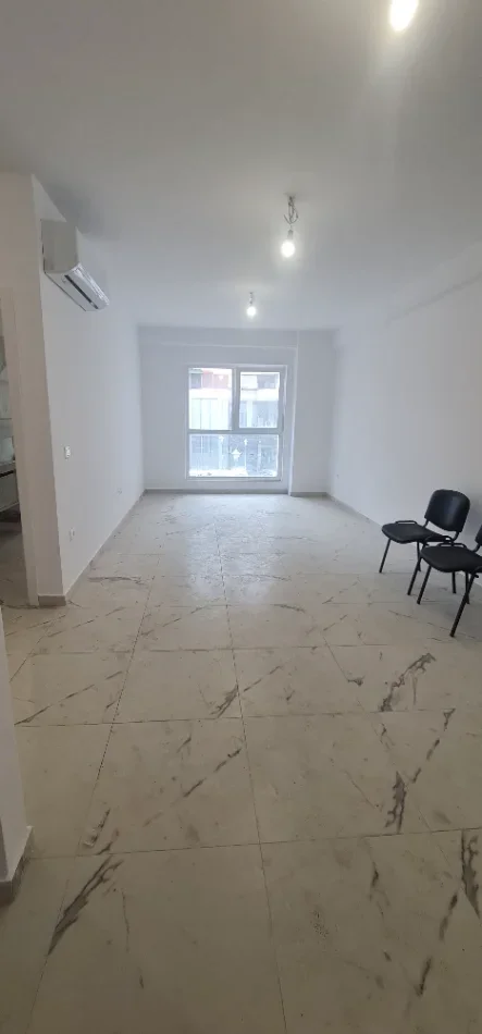 Tirane, Jepet me qera ambjent biznesi Kati 2, 79 m² 45.000 lekë(Rruga Dritan Hoxha, Zogu zi)