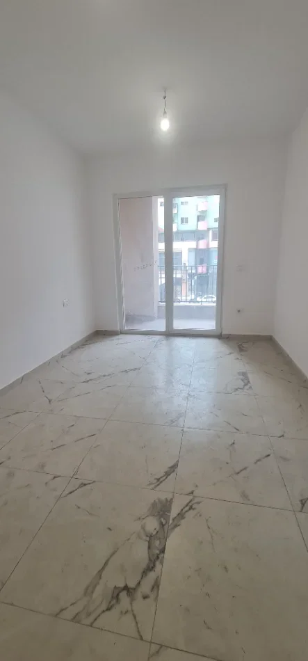 Tirane, Jepet me qera ambjent biznesi Kati 2, siperfaqe 79 m² (Rruga Dritan Hoxha, Zogu zi) çmimi 45.000 lekë - pa komision agjensie imobiliare