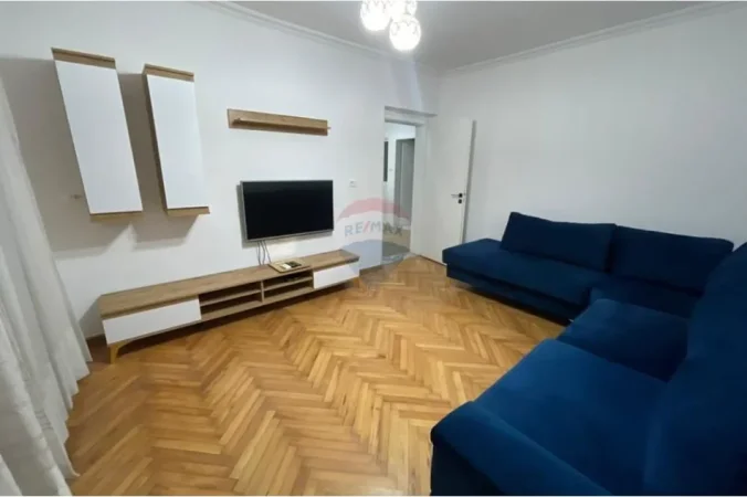Tirane, jap me qera apartament 1+1+Ballkon Kati 5, 81 m² 600 € (Stacionit të Trenit, tek BKT)